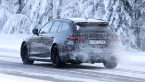 Новый BMW M5 Touring шпионский снимок - задняя часть.