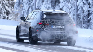 Новый BMW M5 Touring шпионский выстрел - заднее отслеживание слежения.