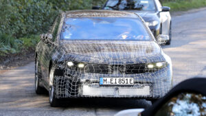 BMW 3-й серии "Neue Klasse" шпионский снимок - передний конец.