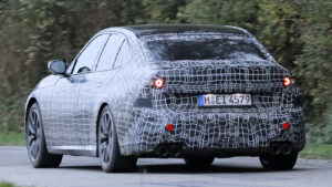 BMW 3-й серии "Neue Klasse" шпионский выстрел - задняя левая 3/4.