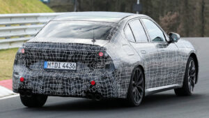 BMW Neue Klasse Sedan - задний 3/4-й седан.