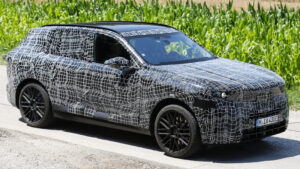 BMW X5 - с передним углом.