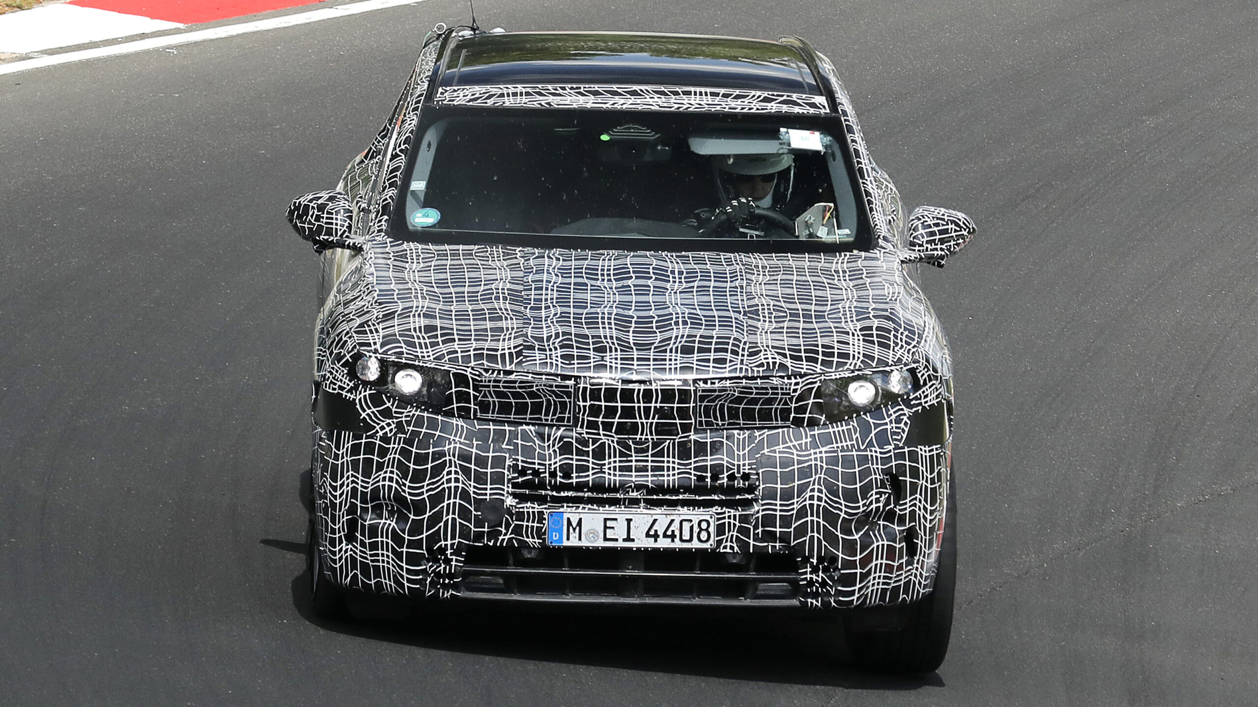 BMW X5 - передняя часть Nurburgring.