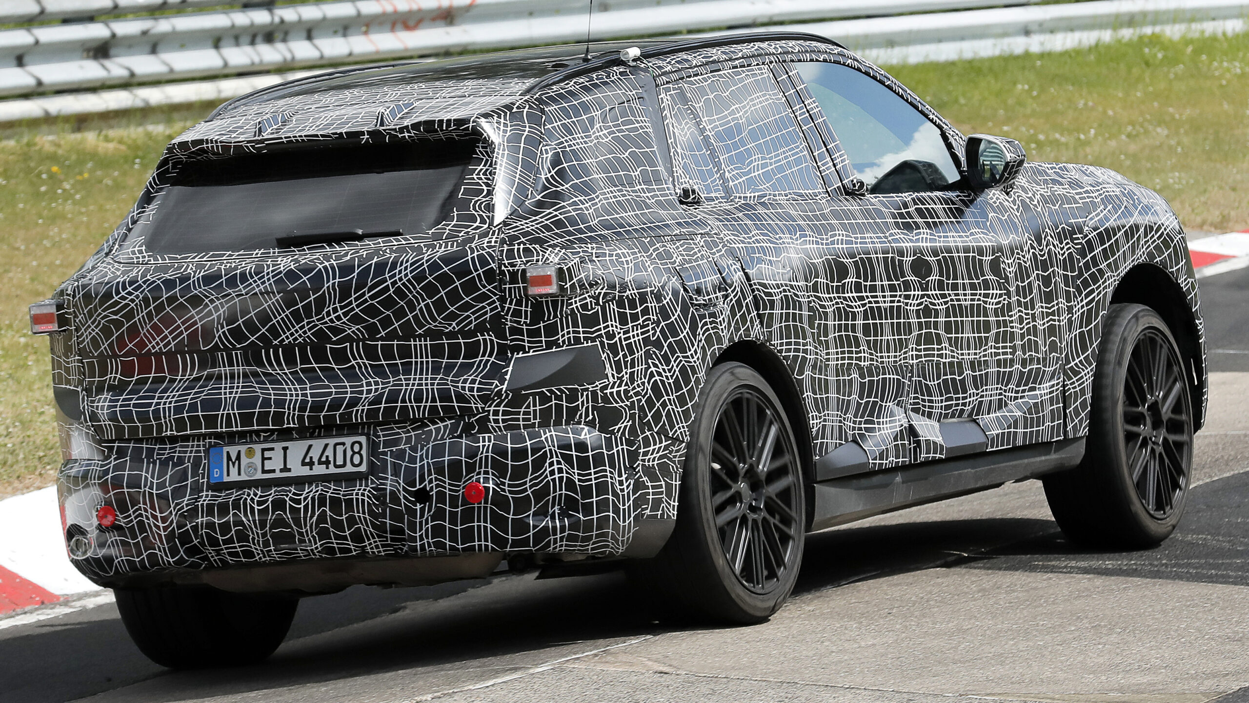 BMW X5 - задняя 3/4 Nurburgring.