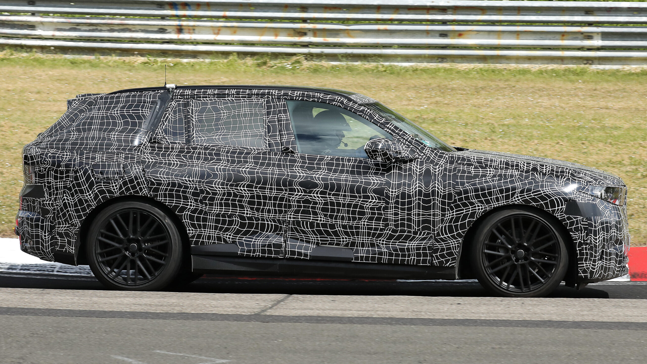 BMW X5 - боковой профиль Nurburgring.