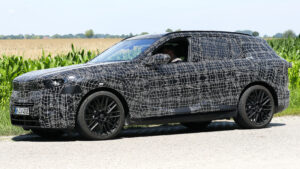 BMW X5 шпионский выстрел - фронтальный под углом.