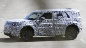 Детский электрический Land Rover Defender Sport - с передним углом.