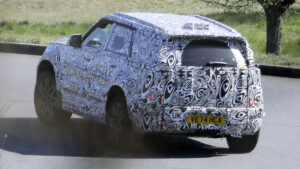 Детский электрический Land Rover Defender Sport - задний 3/4