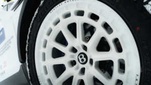 Bentayga X Concept - колеса из сплава.