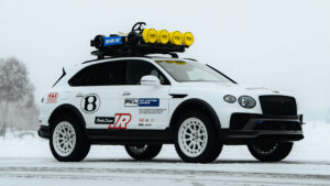 Bentayga X Concept - спереди под углом.