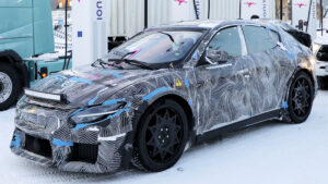 Ferrari EV Mule - с передним углом.