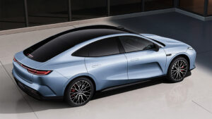 Geely Galaxy E8 - задний угол под углом.