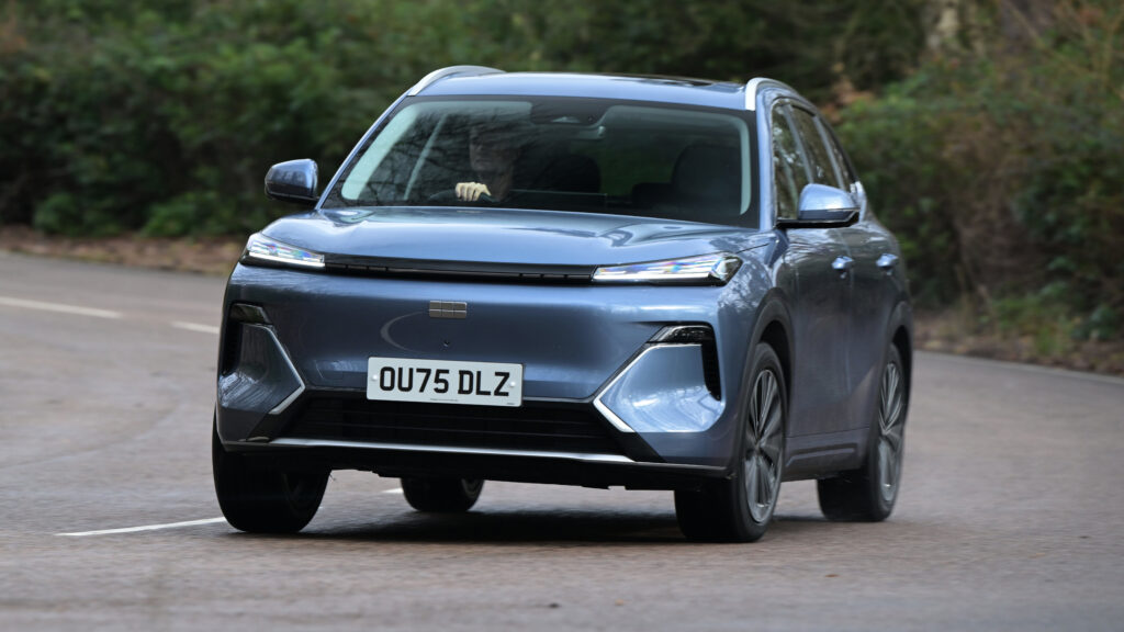 «Для Geely имеет смысл строить автомобили в Великобритании Geely Starray UK - front action