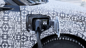 Hyundai Ioniq 3 (камуфлированный) - порт зарядки.