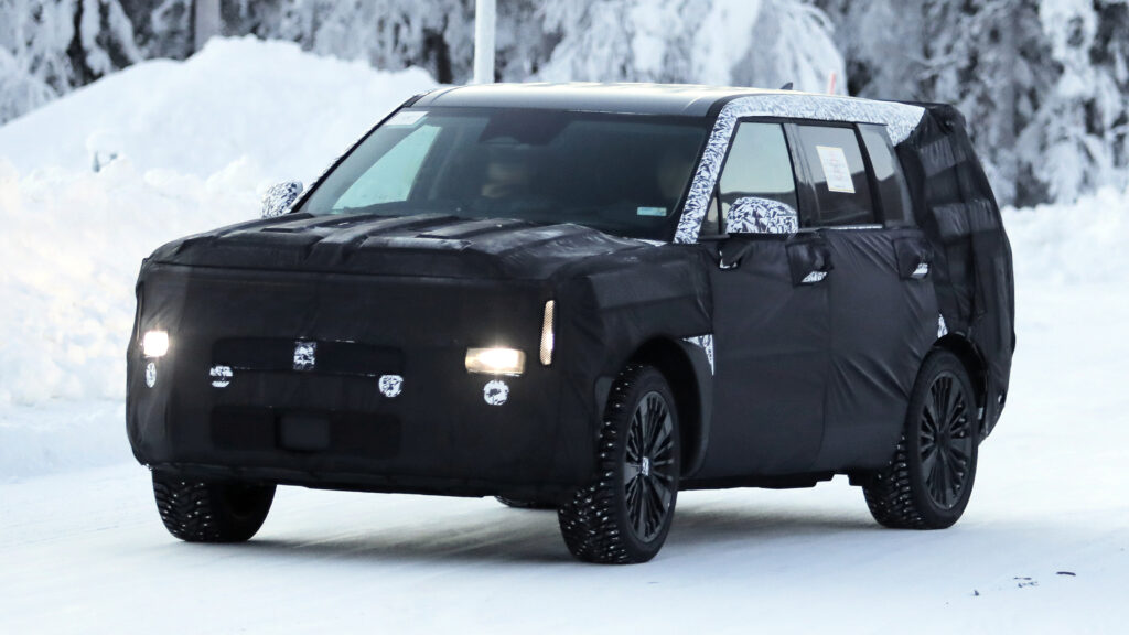 Hyundai Santa Fe внедорожник вернул коробку, теперь он получает новый внешний вид Hyundai Santa Fe Facelift - front 3/4