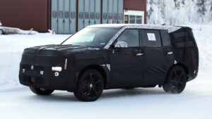 Hyundai Santa Fe Facelift - передний угол под углом.