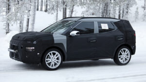 Компактный внедорожник Hyundai - с передним углом.