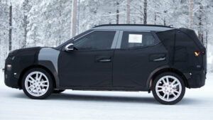 Компактный внедорожник Hyundai - боковой профиль.