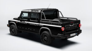 Ineos Grenadier Black Edition - задний 3/4 студийный пикап.