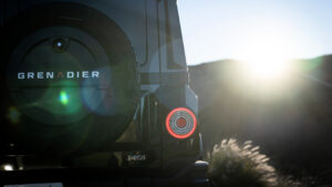 Ineos Grenadier Black Edition - задняя подсветка.