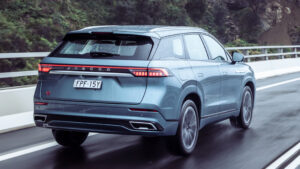 Jaecoo 8 - задние три четверти, три четверти и три четверти.