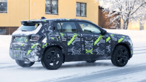 Jeep Avenger facelift - задняя часть под углом.