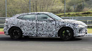 Lamborghini Urus Performante гибридный - боковой профиль.