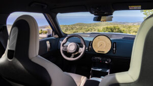 Mini Countryman E - приборная панель.