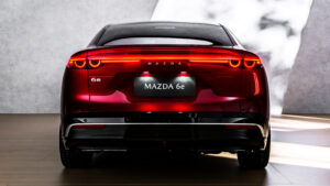 Mazda 6e - полная задняя часть.