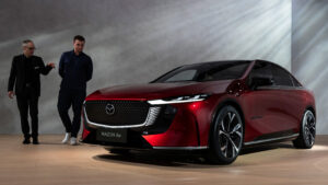 Алястер Крукс с Mazda 6e