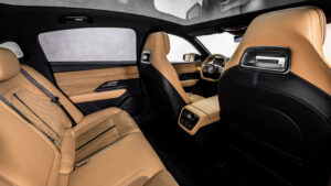 Mazda 6e - задние сиденья.