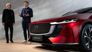 Аластер Крукс с Mazda 6e - деталь.