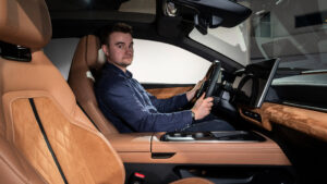 Алястер Крукс в Mazda 6e