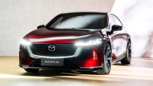 Mazda 6e - передняя/боковая часть.