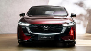 Mazda 6e - полная передняя часть.