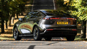 Mazda 6e - задний статический 3/4 серый