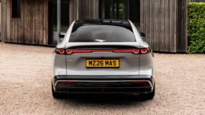 Mazda 6e - статическая задняя часть.