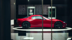 Mazda Iconic SP с боковой стороны