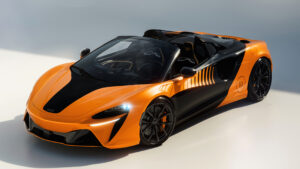 McLaren Artura Spider MCL39 Championship Edition - с передним углом обзора.