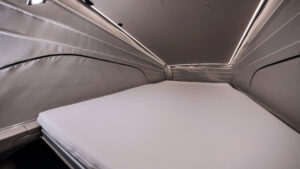 Мерседес Марко Поло - кроватная кровать.