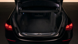 Мерседес S-класс подтяжка лица - загрузка багажника.