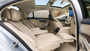 Mercedes S-Class facelift - задние сиденья заднего сиденья.
