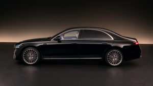 "Мерседес S-класс" с лицевой подтяжкой - боковой.