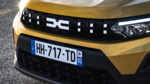 Новая Dacia Sandero Stepway - передняя решетка.