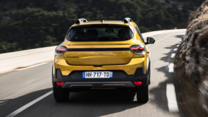 Новая Dacia Sandero Stepway - задний поворот в поворотах.