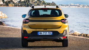 Новый Dacia Sandero Stepway - задняя часть.