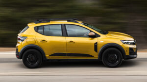 Новая Dacia Sandero Stepway с боковым профилем.