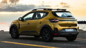 Новая Dacia Sandero Stepway - статическая задняя часть 3/4