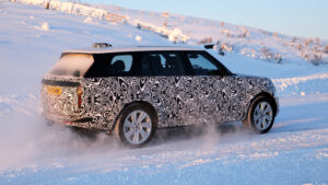 Лицевой подъемный Range Rover 2027 - задняя 3/4 часть.