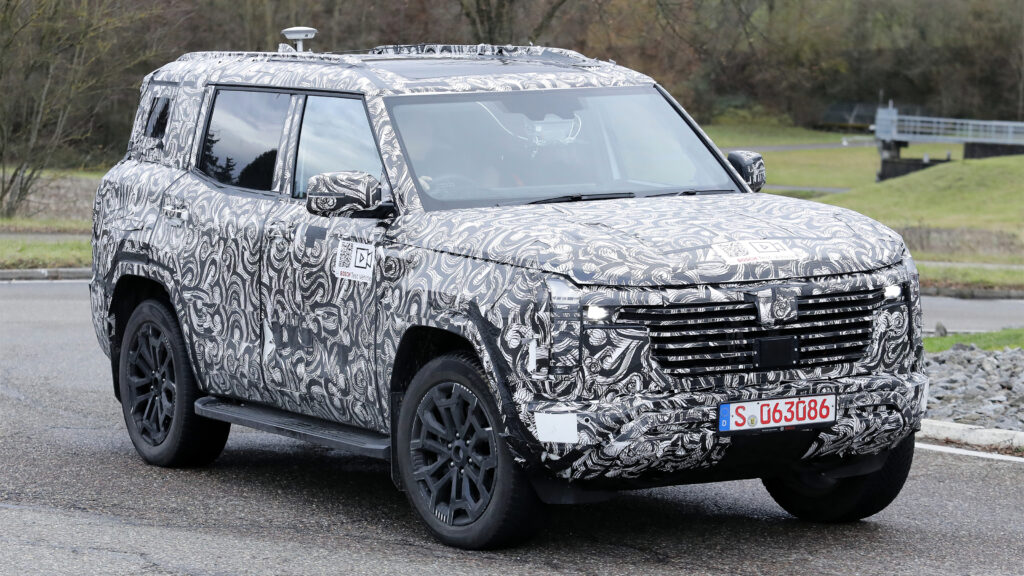 New Mitsubishi Shogun - front 3/4